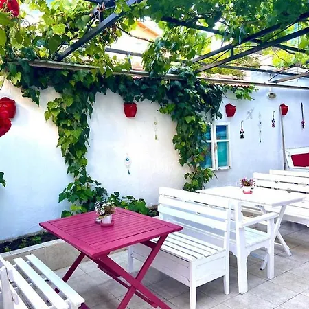 Nese Guest house 2*