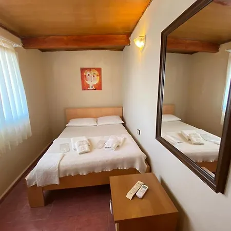 尼斯旅馆 2* Çeşme
