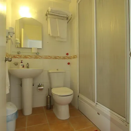 بيت ضيافة Nese Otel Çeşme